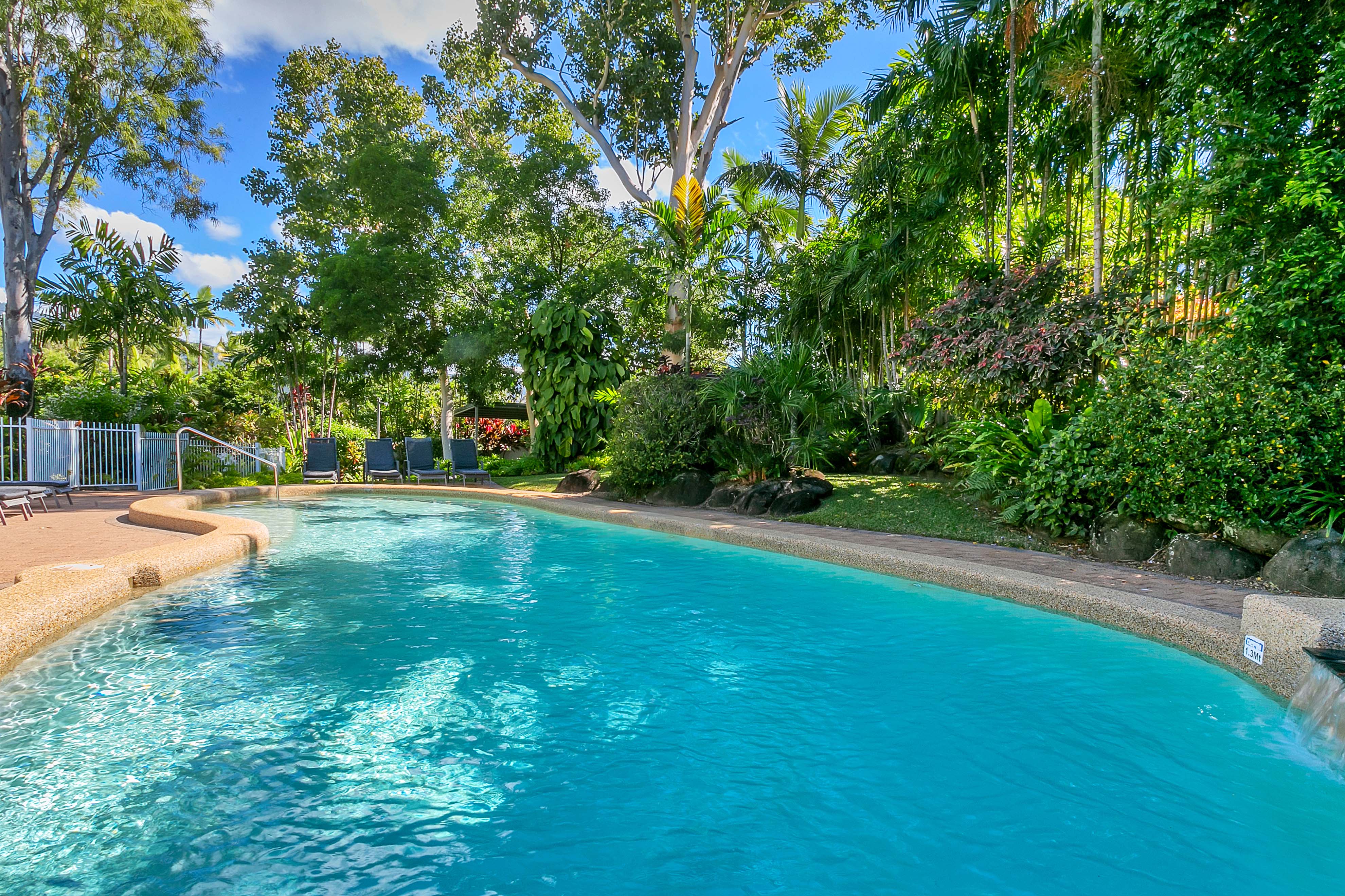 Cairns Escape TwoBedroom Superior Seaview Apartment 5 Nights for 4